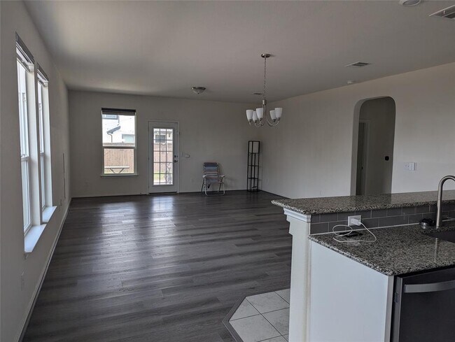 Building Photo - 612 Ayinger Ln