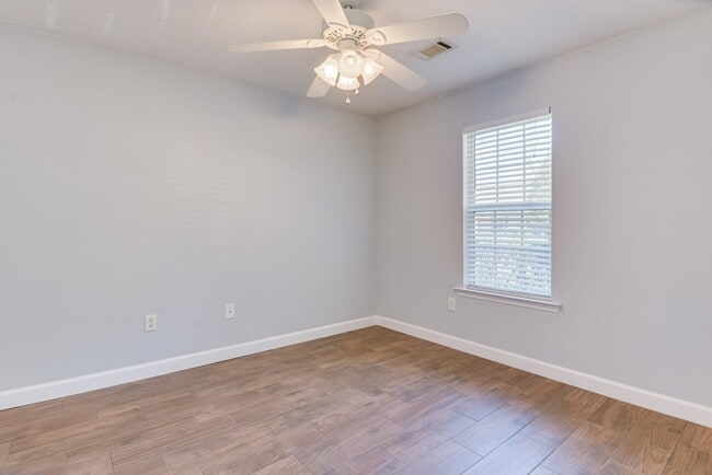Building Photo - 1609 Bradley Way
