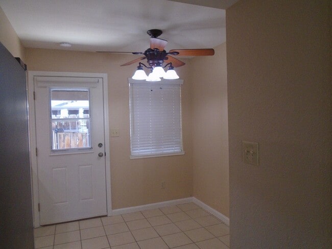 Building Photo - QUAILWOOD CUTIE IN GATED COMMUNITY!!!
