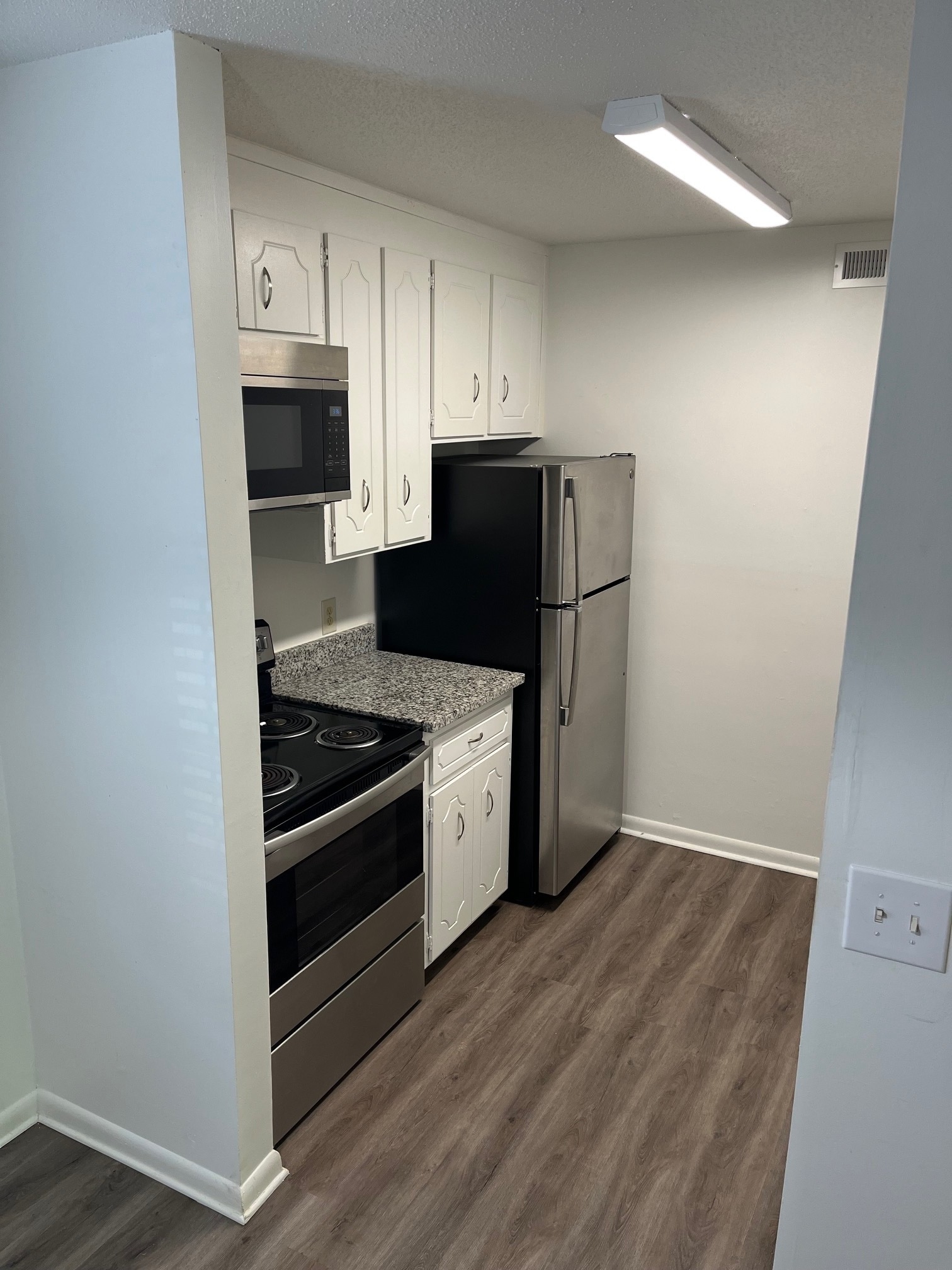 Building Photo - 300 Apache Dr