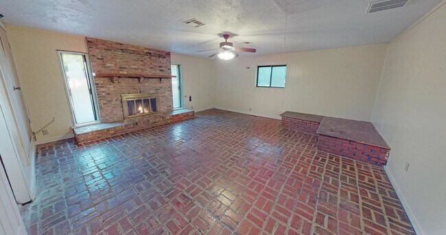 Building Photo - 1100 Dominik Dr