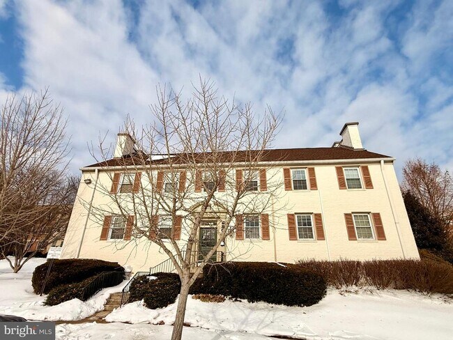 Building Photo - 2205 Washington Ave