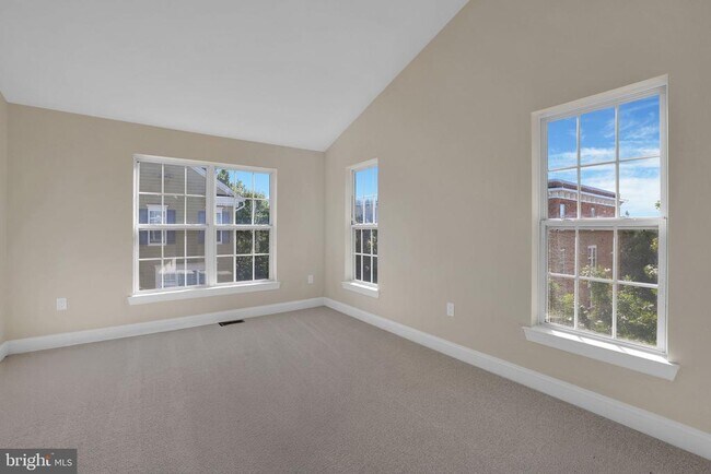 Building Photo - 111 Chevy Chase St