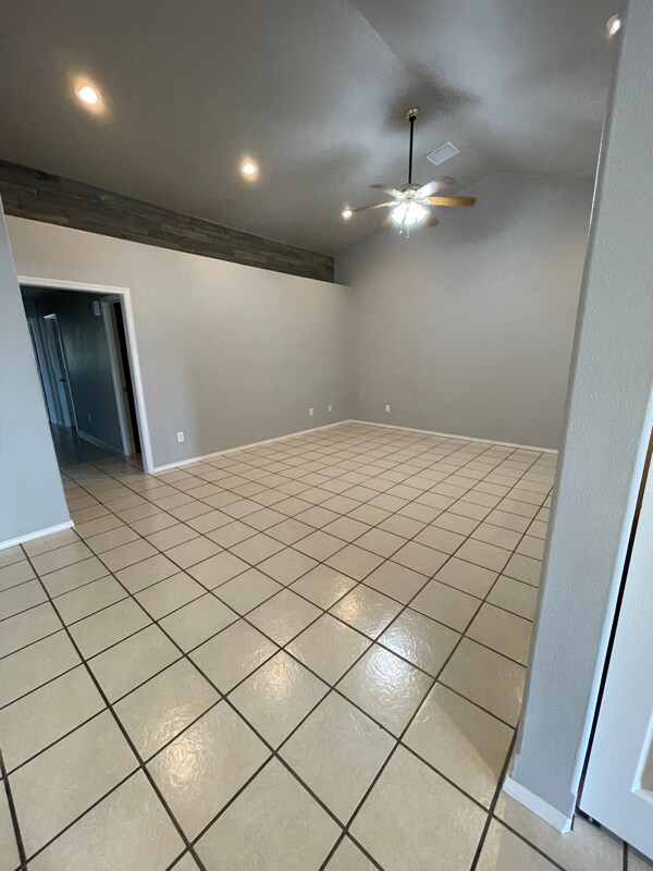 Building Photo - 63161 E 291 Rd