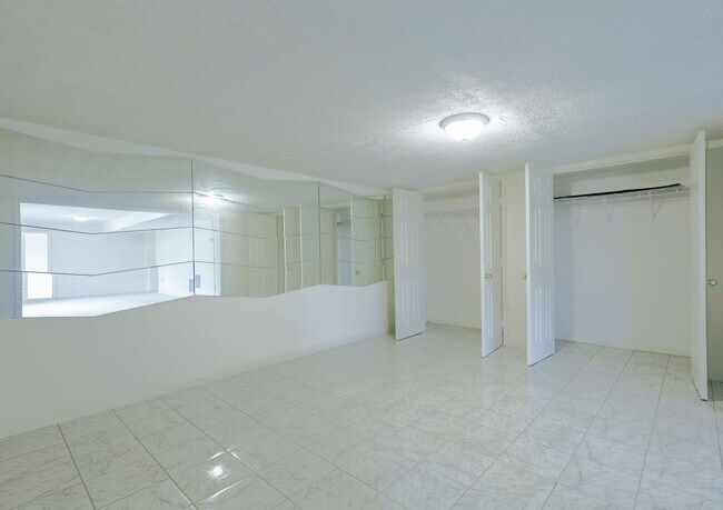 Building Photo - Beautiful 4 BR/3.5 BA Single-Family Home i...