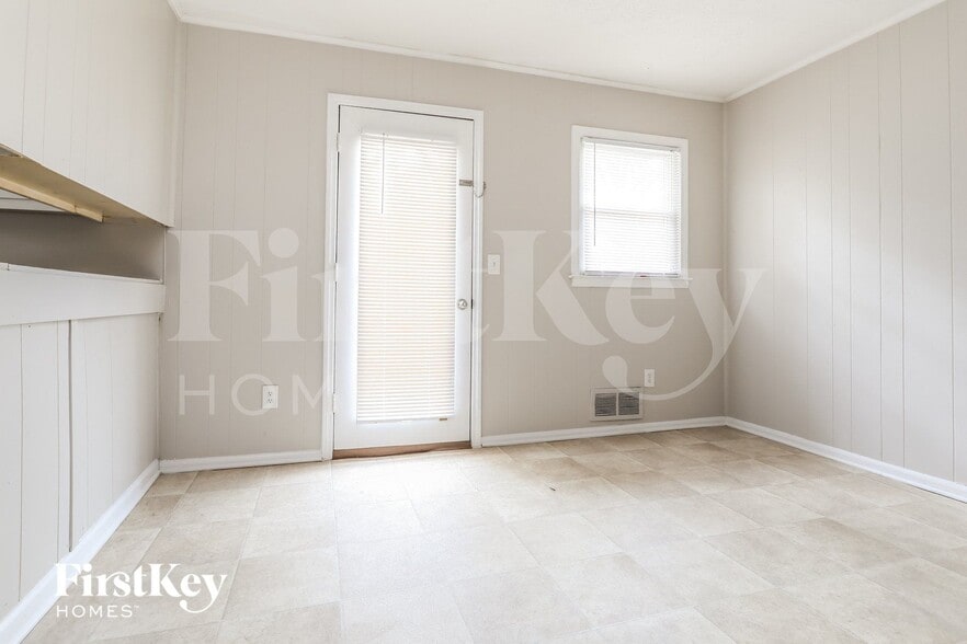 Building Photo - 2306 Wisteria Dr SW