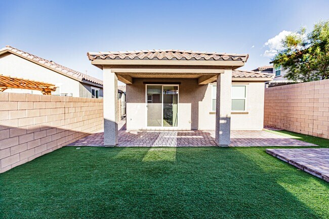 Building Photo - stunning one-story home