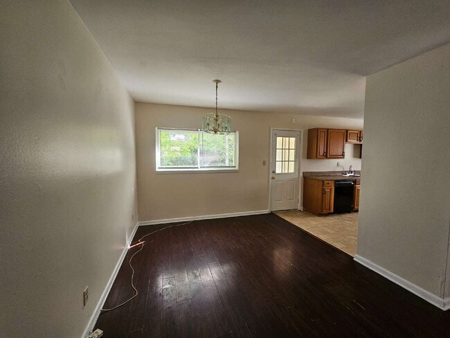 Building Photo - "Charming 4-Bed Home with Spacious Layout