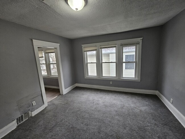 Building Photo - 10602 Earle Ave