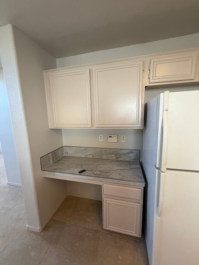 Building Photo - Corner lot townhome