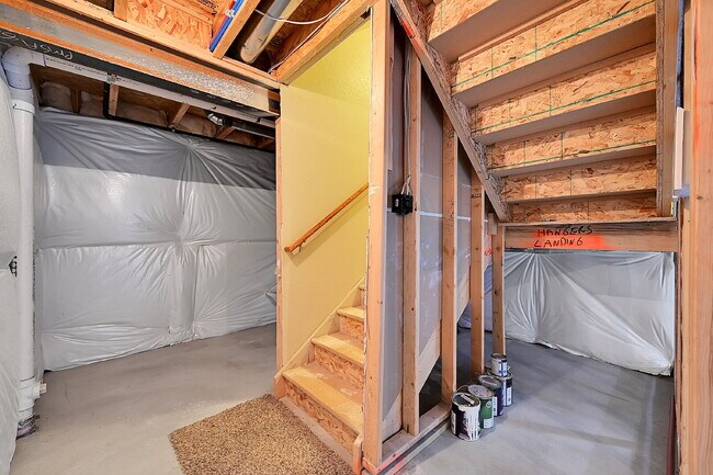 Building Photo - $2,145.00, 4-bed, 2.5-bath located in Colo...