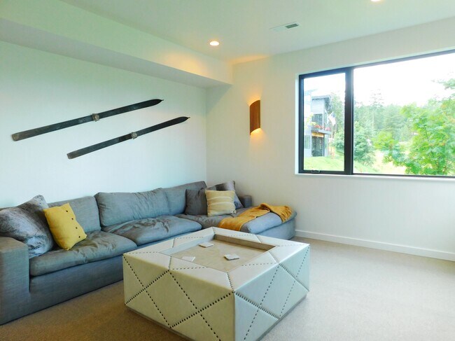 Building Photo - 55 Shady Pnes Ln