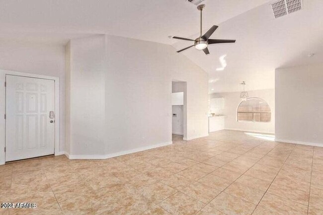 Building Photo - Remodeled 3 Bedroom Beauty!