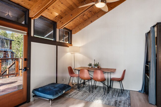 Building Photo - 7639 Forest Glen Dr