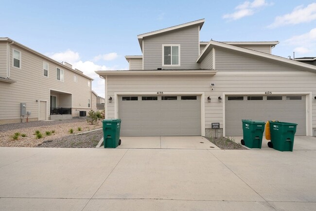 Building Photo - LUX 3BD, 2.5BA Aurora Highlands Townhome with 2-Car Garage