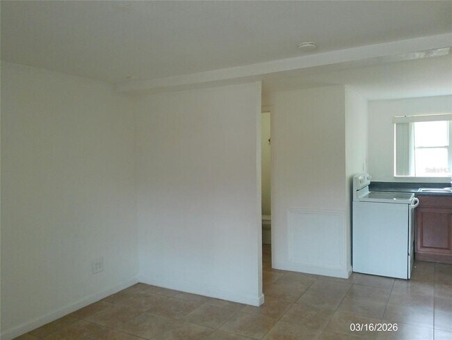 Building Photo - 808 S Central Ave