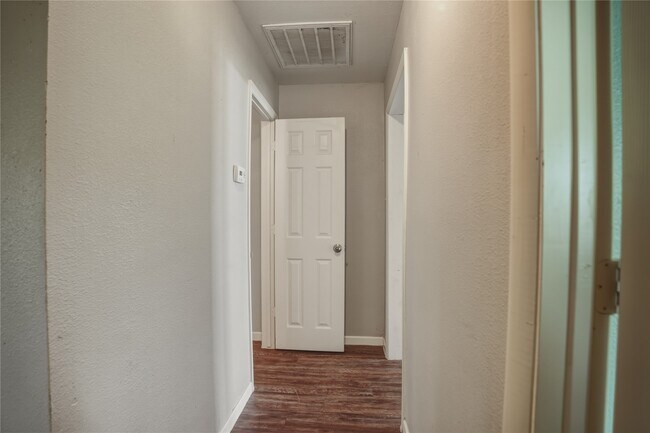 Building Photo - 1015 Prune St