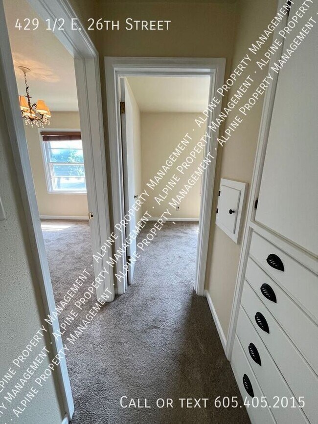 Building Photo - 429 1/2 E. 26th Street-