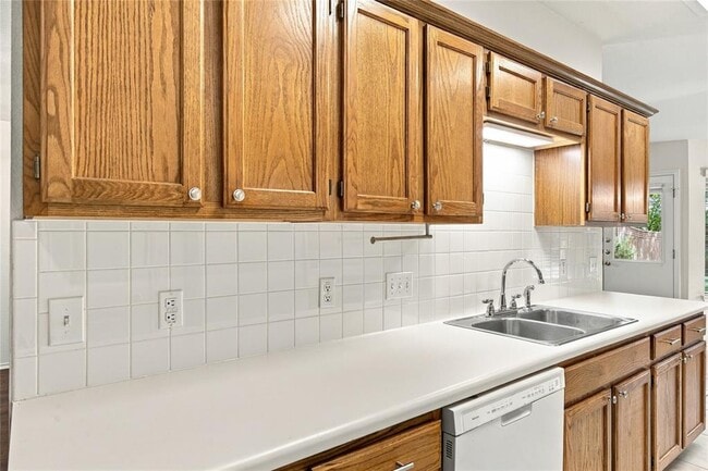 Building Photo - 3120 Cohoba Dr