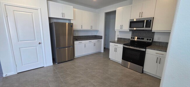 Building Photo - Welcome Home!!  Brand New Build Solar Rental in the Heart of Menifee!