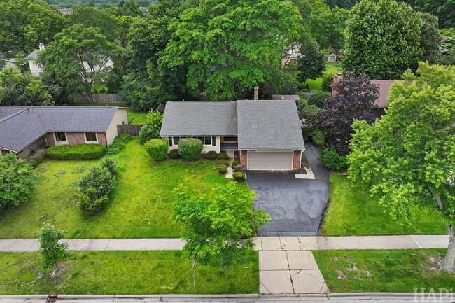 Building Photo - 1540 N Pepper Tree Dr