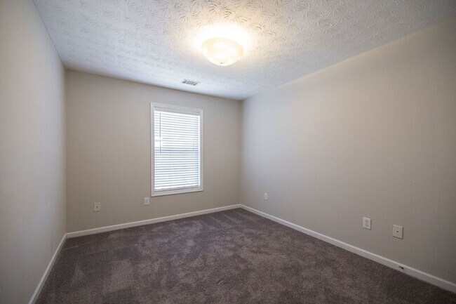 Building Photo - 453 Reba Ct