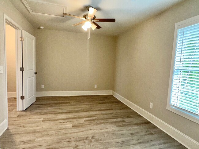 Building Photo - 2879b Jubilee Dr