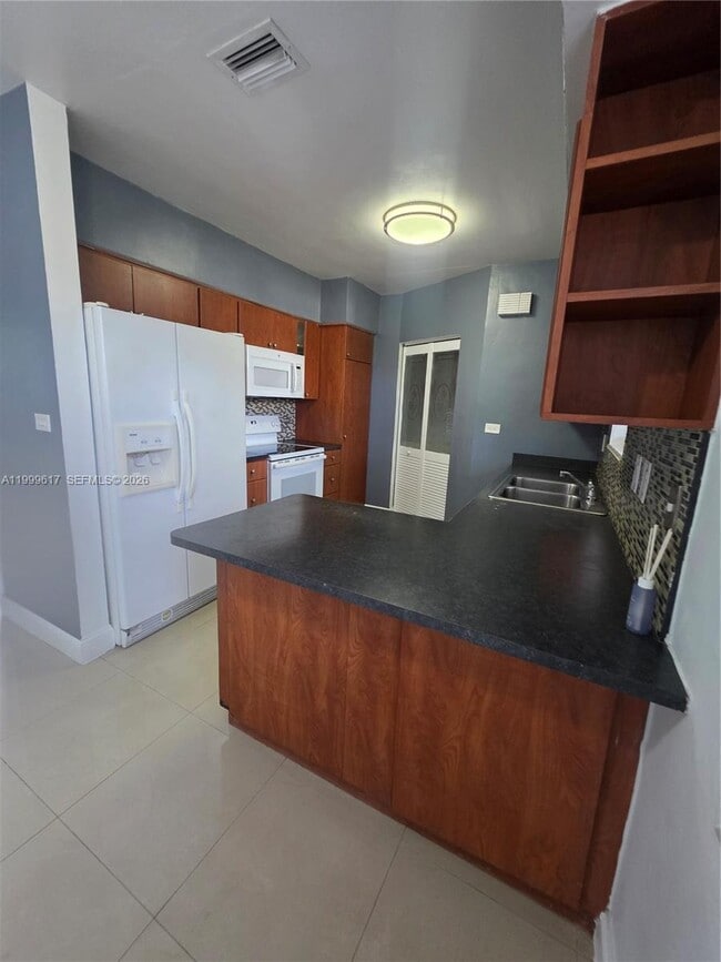 Building Photo - 2832 SW 37th Ave