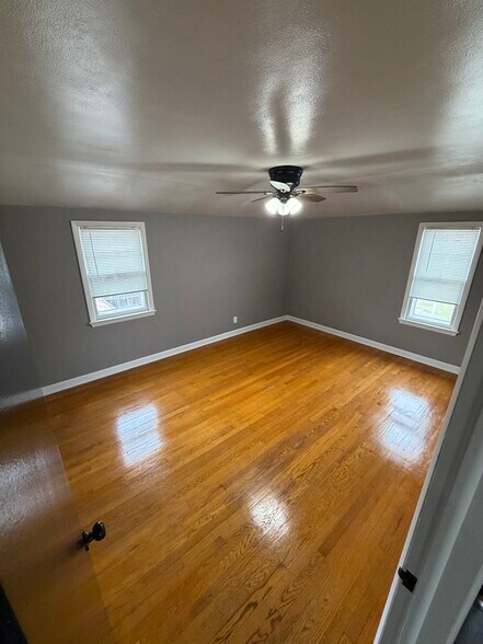 Building Photo - 2642 S 69th St