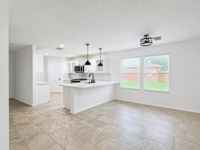 Building Photo - 1011 Backland Ct