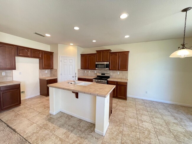 Building Photo - 5301 Lotus Pond Way