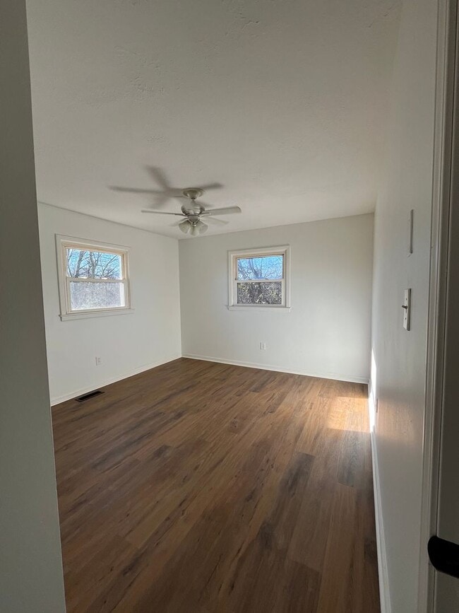 Building Photo - Single Family 3 bedroom 1 bathroom