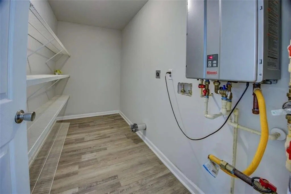 Building Photo - Room in House on Navajo Trail