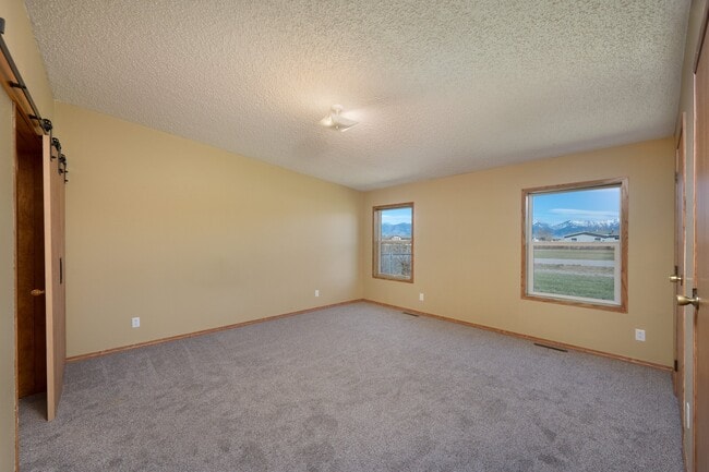 Building Photo - 415 Tracy Ann Dr