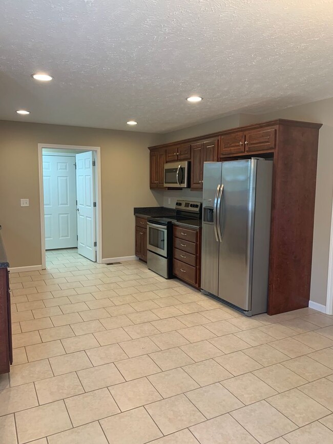 Building Photo - Beautiful 3 Bed, 2 Bath home located in Ma...