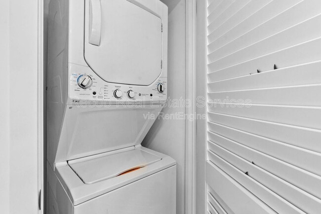 Building Photo - 6730 Mohawk St