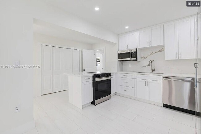 Building Photo - 865 W 72nd Pl