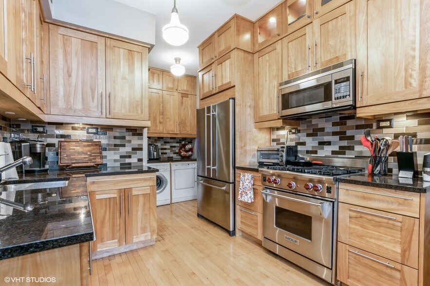 Brompton Apts - Kitchen with Laundry - 725 W Brompton Ave
