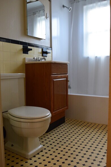 Building Photo - 75 Fuller St