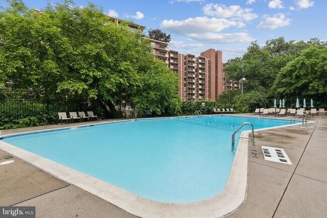 Building Photo - 1200 S Arlington Ridge Rd
