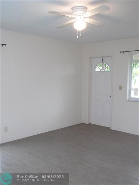 Building Photo - 420 NE 22nd Ave