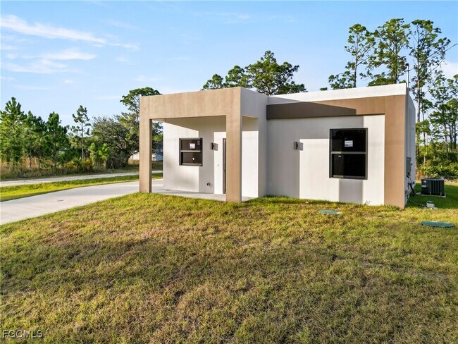 Building Photo - 935 Panda Dr