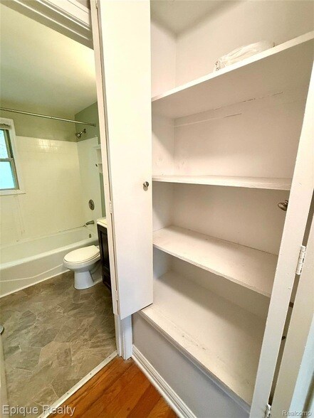 Building Photo - 2824 Whitewood St
