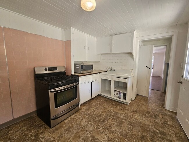 Building Photo - 658 Washington Ave