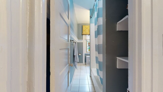 Building Photo - Bright & Sunny Large One Bedroom With Vaul...