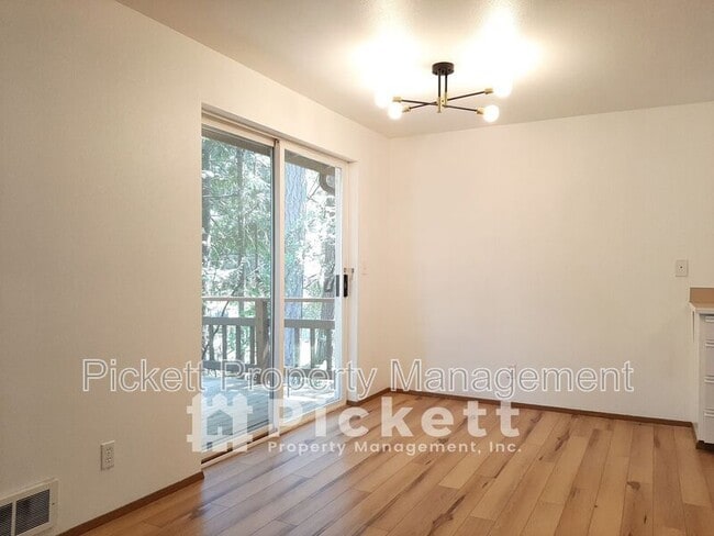 Building Photo - 6451 Lewis NE Dr