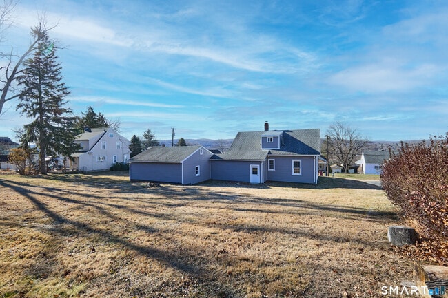 Building Photo - 121 Johnson St