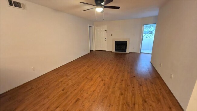 Building Photo - 10705 Braes Bend Dr