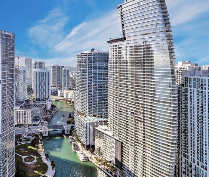 Primary Photo - 200 Biscayne Boulevard Way