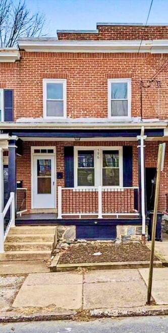 Building Photo - 596 N Plum St
